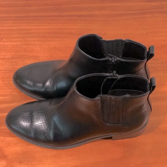 Old Navy Black Croc Textured Faux Leather Ankle Boots- Size 7 - Picture 8 of 9